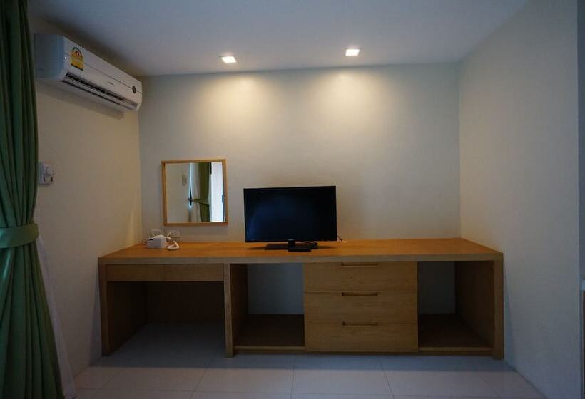 اتاق لوکس, Studio Apartments On A Hill