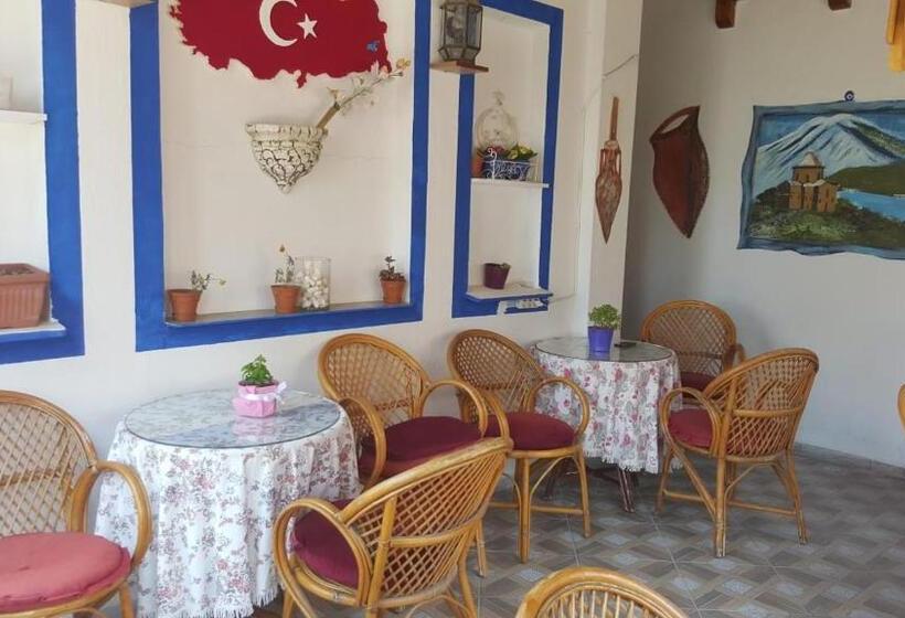 اتاق استاندارد سه نفره, Mavi Pansiyon