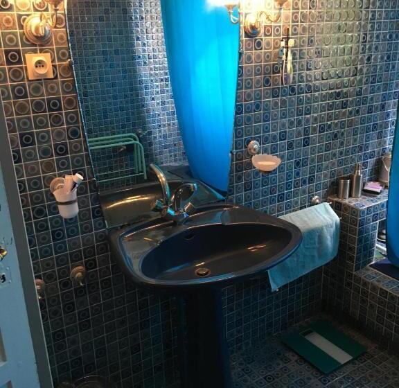 اتاق استاندارد سه تخته با سرویس بهداشتی مشترک, Chez Dan Et Véro   Chambre D Hôte