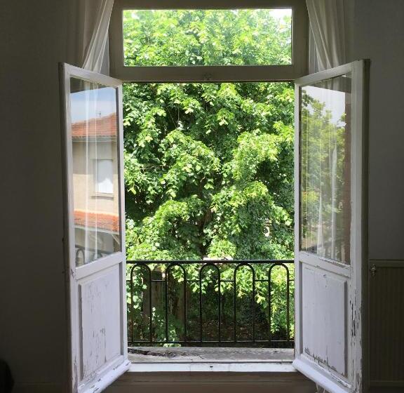 اتاق استاندارد سه تخته با سرویس بهداشتی مشترک, Chez Dan Et Véro   Chambre D Hôte