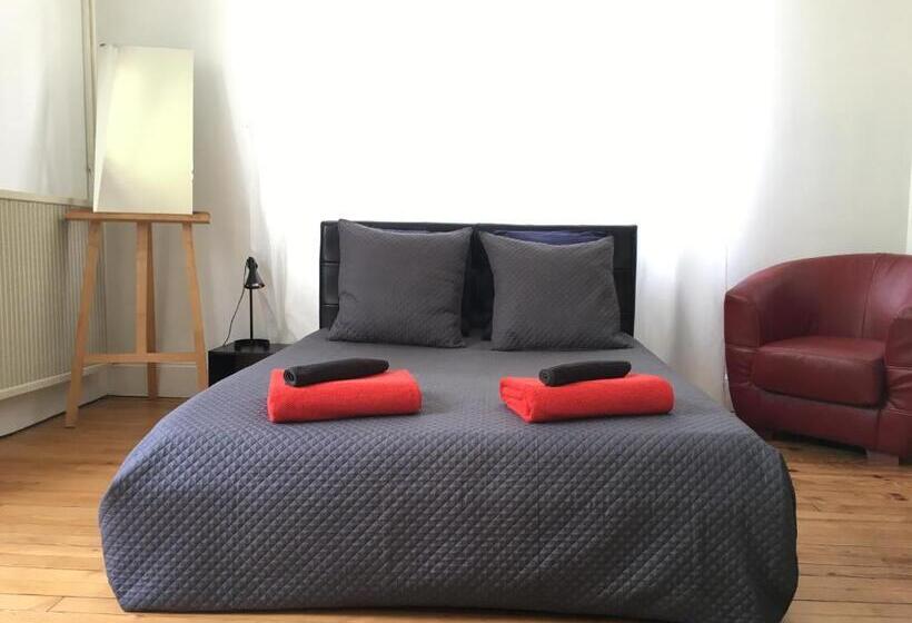 اتاق استاندارد سه تخته با سرویس بهداشتی مشترک, Chez Dan Et Véro   Chambre D Hôte