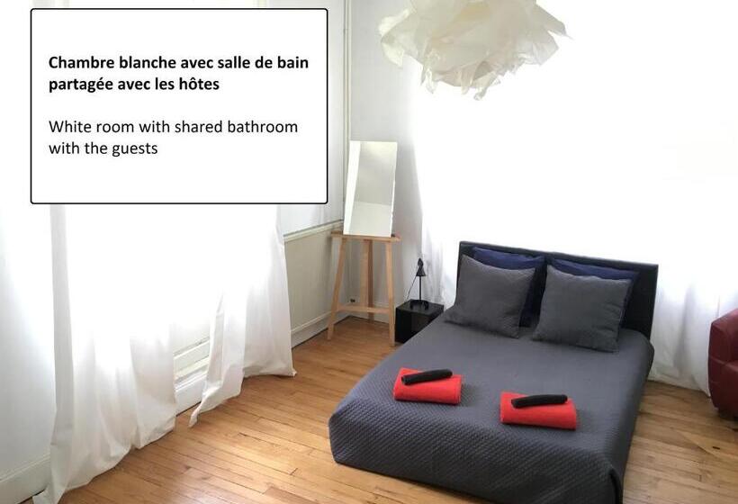 اتاق استاندارد سه تخته با سرویس بهداشتی مشترک, Chez Dan Et Véro   Chambre D Hôte