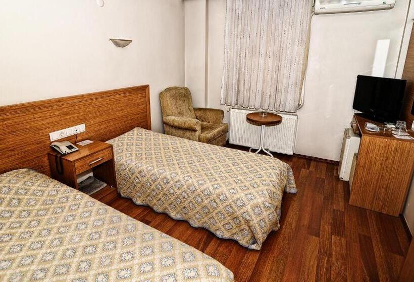 اتاق استاندارد سه نفره, Serenti