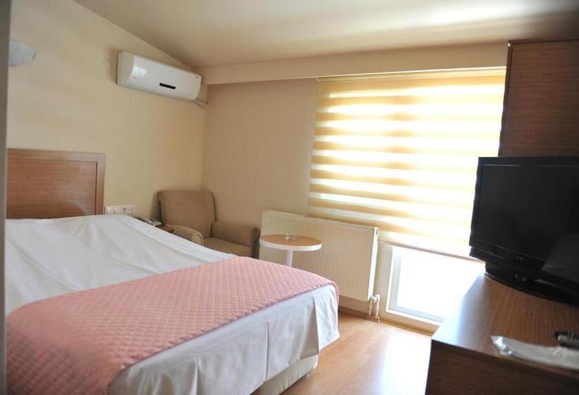 اتاق استاندارد سه نفره, Serenti