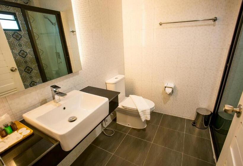 اتاق لوکس با بالکن, The Retreat Khaolak Resort   Sha Extra Plus