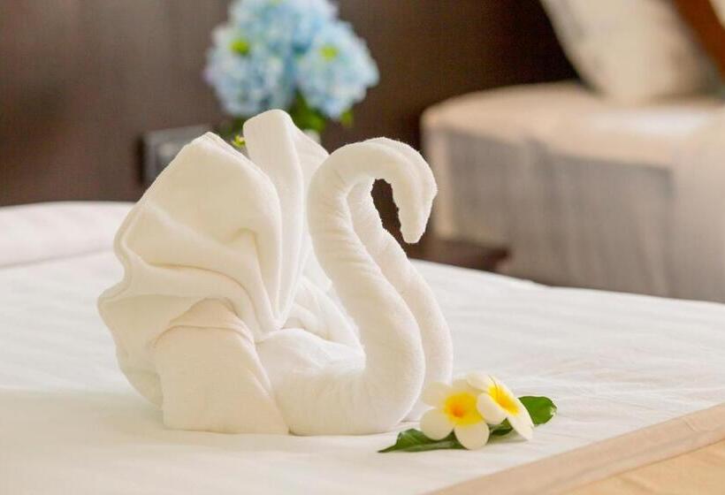 اتاق لوکس با بالکن, The Retreat Khaolak Resort   Sha Extra Plus