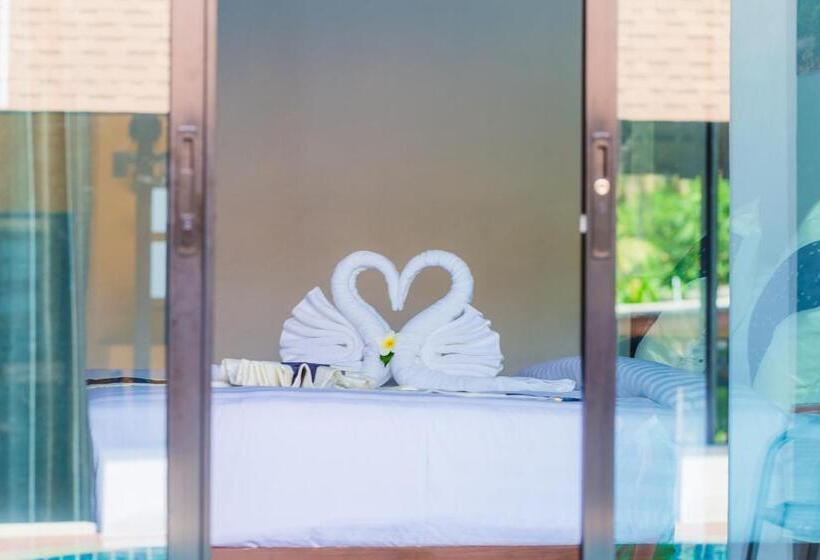 اتاق لوکس با چشم‌انداز استخر, The Retreat Khaolak Resort   Sha Extra Plus