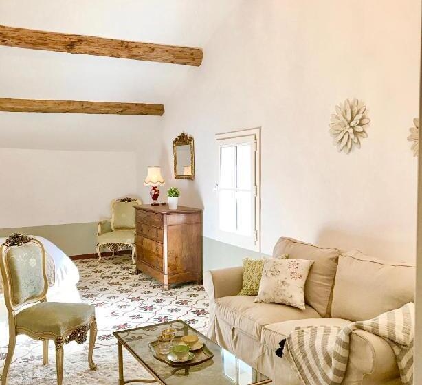 سوییت با چشم‌انداز باغ, Domaine De La Brave