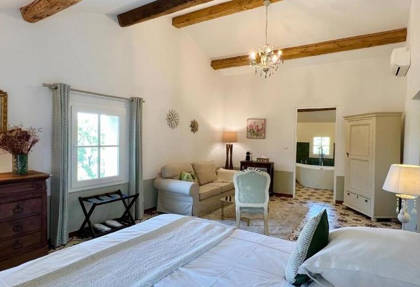سوییت با چشم‌انداز باغ, Domaine De La Brave