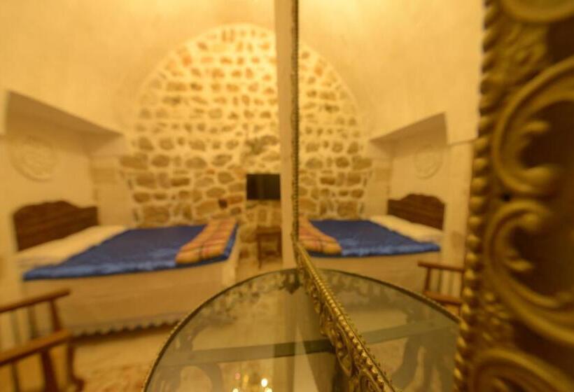 Economy Triple Room, Merdi̇n Bouti̇que