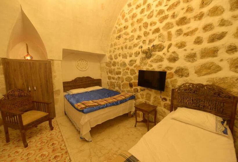 Economy Triple Room, Merdi̇n Bouti̇que