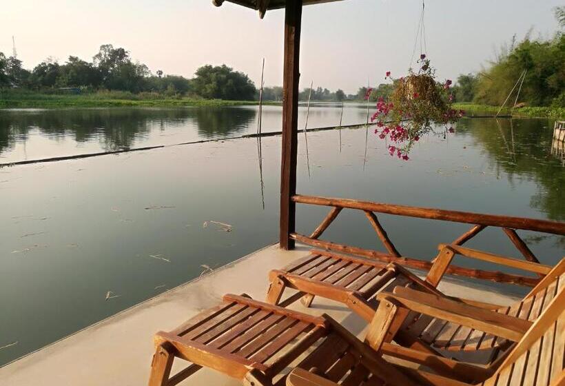 سوئیت با چشم‌انداز رودخانه, River Marina Resort