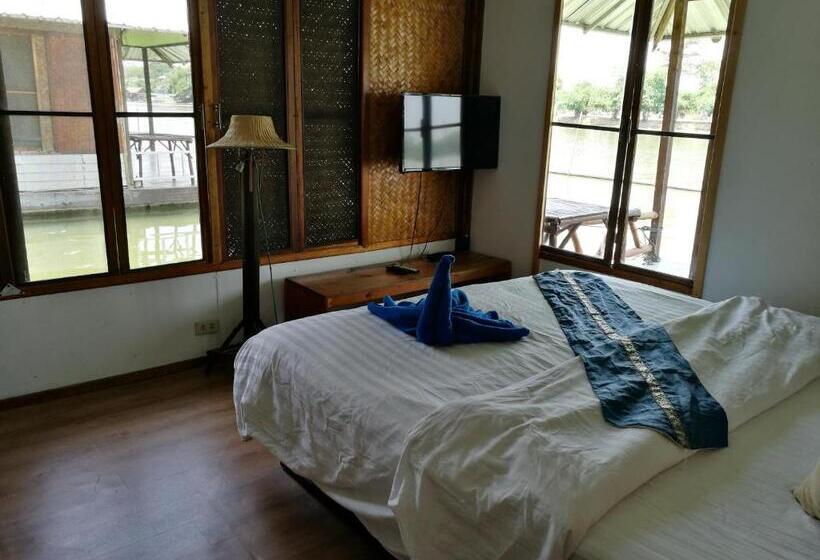 سوئیت با چشم‌انداز رودخانه, River Marina Resort