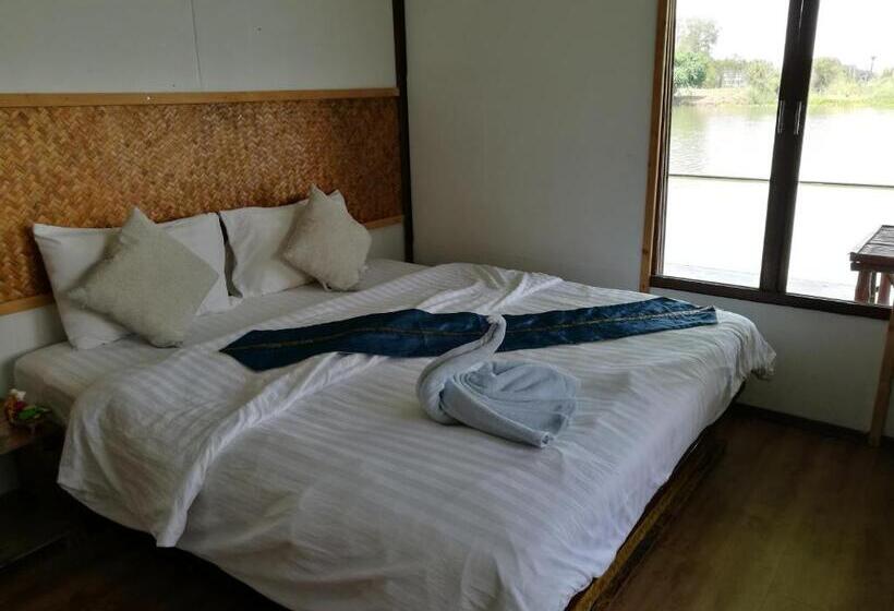 سوئیت با چشم‌انداز رودخانه, River Marina Resort