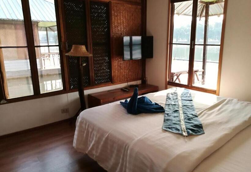 سوئیت با چشم‌انداز رودخانه, River Marina Resort