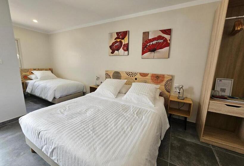 اتاق استاندارد با چشم‌انداز استخر, La Casa Del Arti  Chambres D Hotes