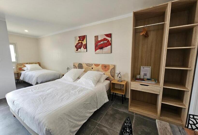 اتاق استاندارد با چشم‌انداز استخر, La Casa Del Arti  Chambres D Hotes