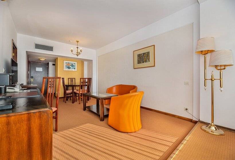 1 Bedroom Apartment, Aro Palace