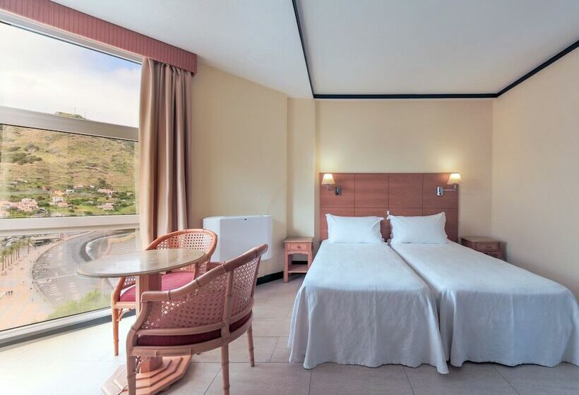 Triple Standard Room with Views, Dom Pedro Madeira