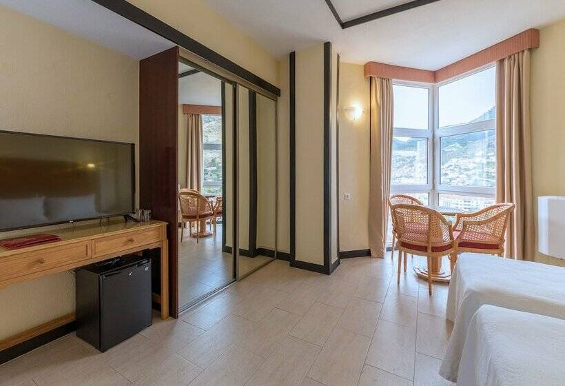 Triple Standard Room with Views, Dom Pedro Madeira