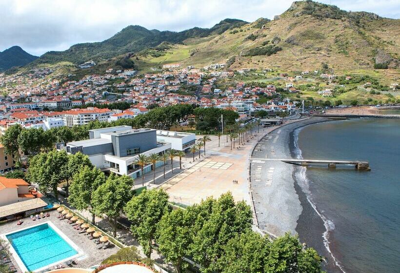 Quarto Triplo Standard com Vista, Dom Pedro Madeira