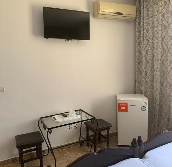 اتاق استاندارد سه نفره, Jiul