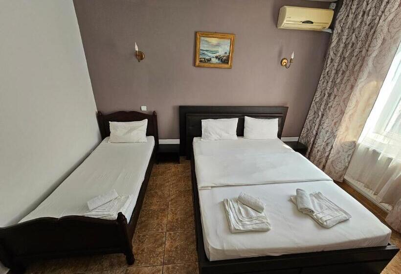 اتاق استاندارد سه نفره, Jiul