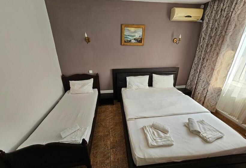 اتاق استاندارد سه نفره, Jiul