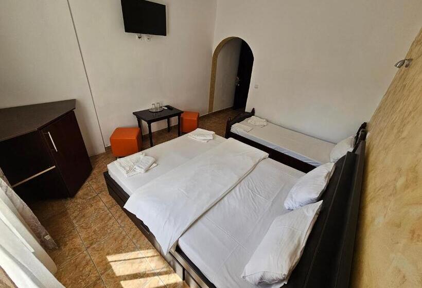 اتاق استاندارد سه نفره, Jiul