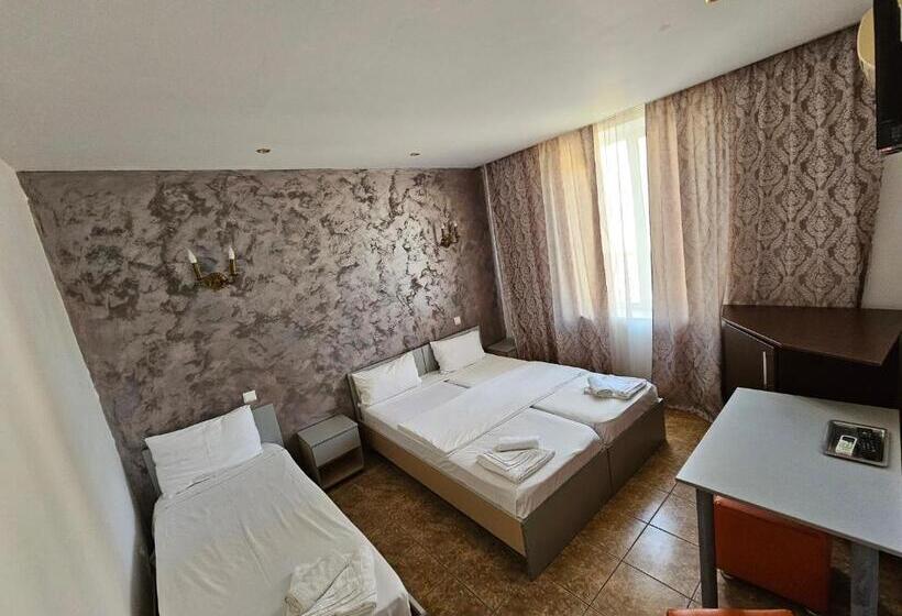 اتاق استاندارد سه نفره, Jiul