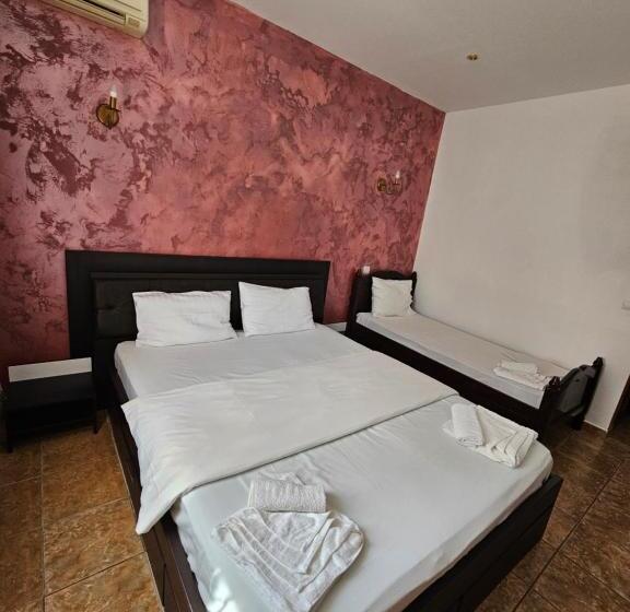 اتاق استاندارد سه نفره, Jiul