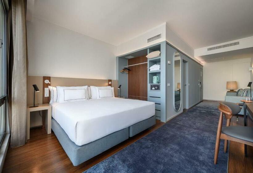 Habitación Familiar, Melia Lisboa Oriente