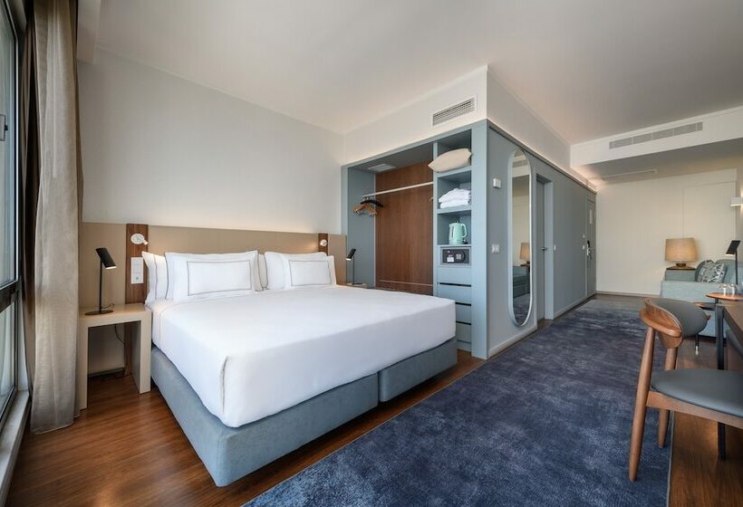 Habitación Familiar, Melia Lisboa Oriente