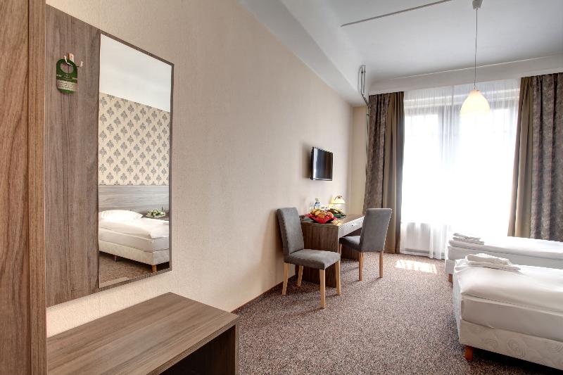 Superior Room, Polonia