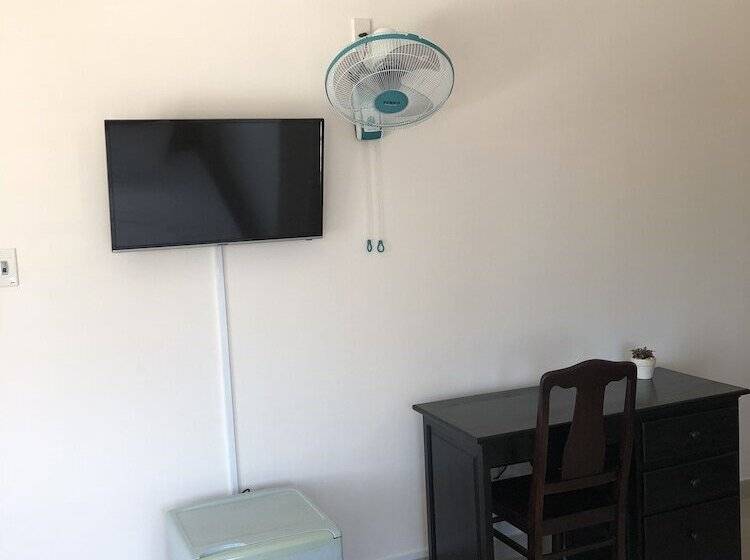 اتاق استاندارد چهار تخته, Three Palms Homestay