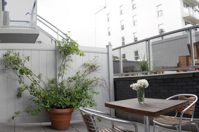 سوئیت با تخت بزرگ, Sanctuary Nyc Retreats