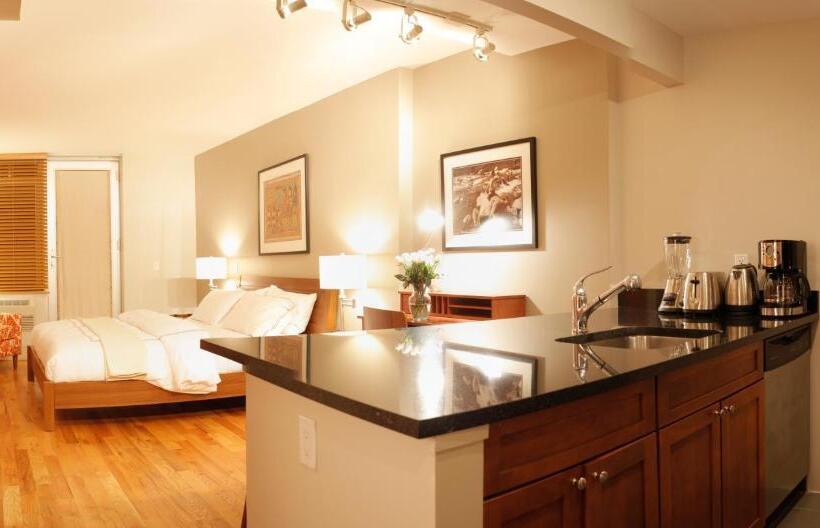 سوئیت با تخت بزرگ, Sanctuary Nyc Retreats