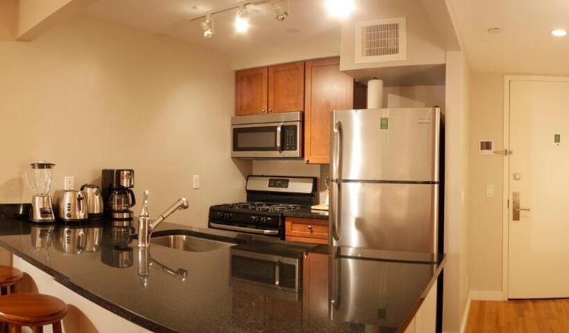 سوئیت با تخت بزرگ, Sanctuary Nyc Retreats