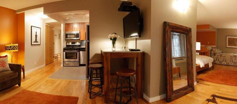 سوئیت با تخت بزرگ, Sanctuary Nyc Retreats