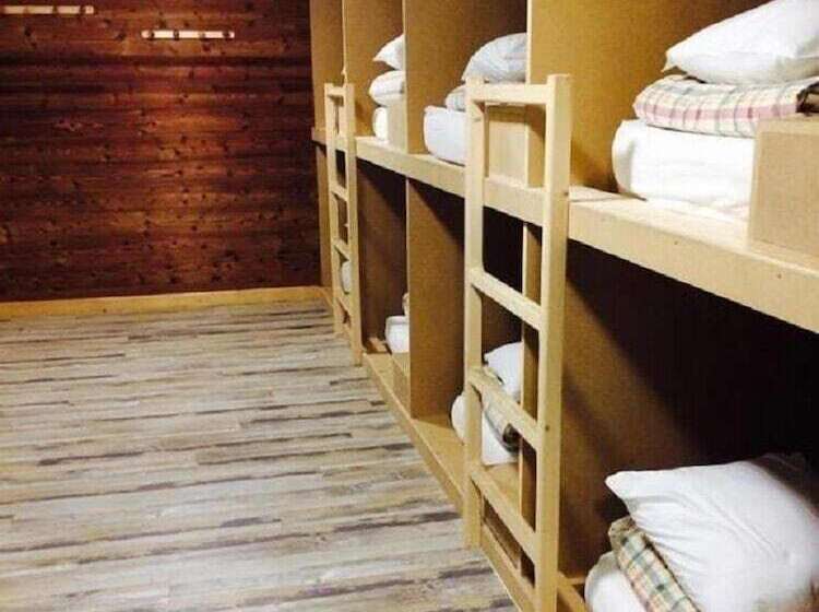 تختخواب در اتاق مشترک, 1861 Chatel Hostel