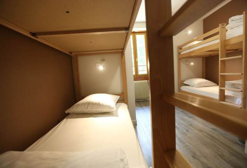 تختخواب در اتاق مشترک, 1861 Chatel Hostel