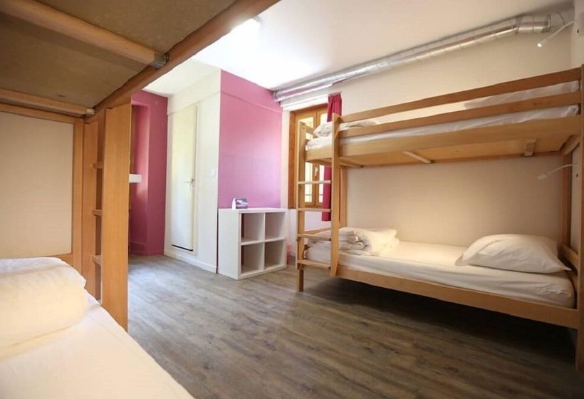 تختخواب در اتاق مشترک, 1861 Chatel Hostel