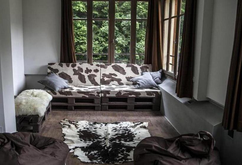 تختخواب در اتاق مشترک, 1861 Chatel Hostel
