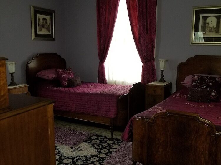 اتاق لوکس, The Peach House