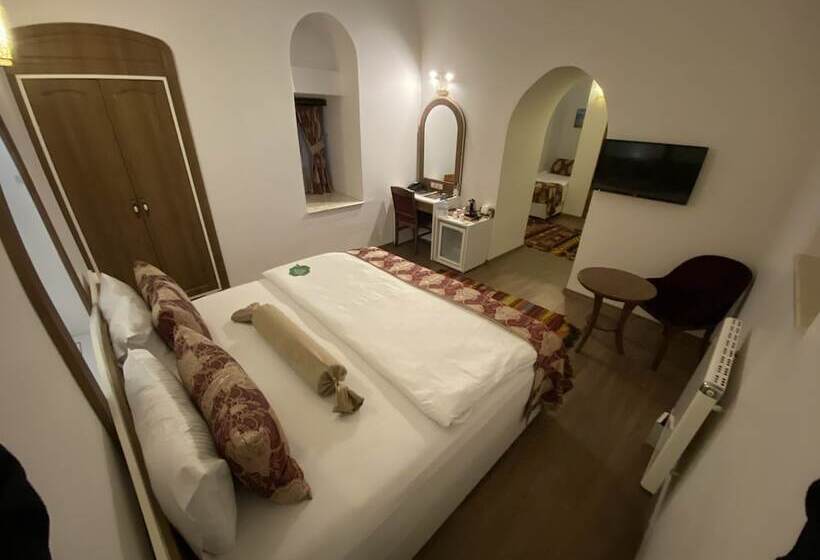 اتاق استاندارد سه نفره, Behrampaşa Otel &cafe &restaurant