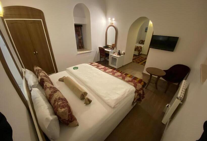 اتاق استاندارد سه نفره, Behrampaşa Otel &cafe &restaurant