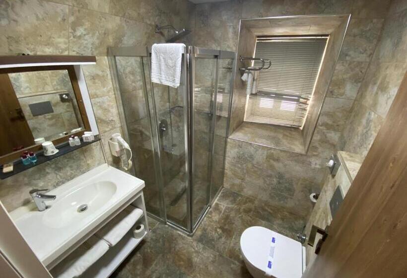 سوئیت جونیور با چشم‌انداز باغ, Behrampaşa Otel &cafe &restaurant