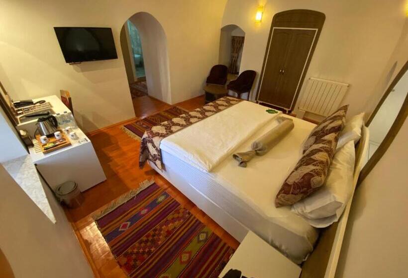 سوئیت جونیور با چشم‌انداز باغ, Behrampaşa Otel &cafe &restaurant
