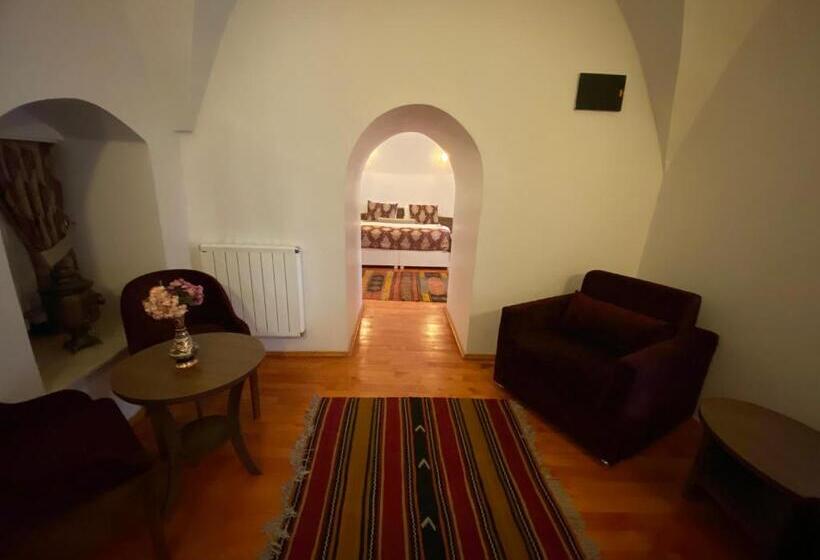 سوئیت جونیور با چشم‌انداز باغ, Behrampaşa Otel &cafe &restaurant