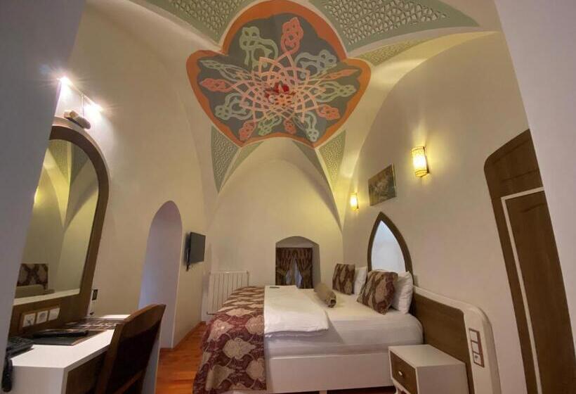 سوئیت جونیور با چشم‌انداز باغ, Behrampaşa Otel &cafe &restaurant